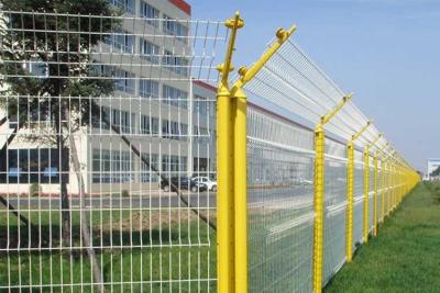 China Yellow Or White Peach Y Posts Metal Mesh Fences White Panels 6 Guage For Garden for sale
