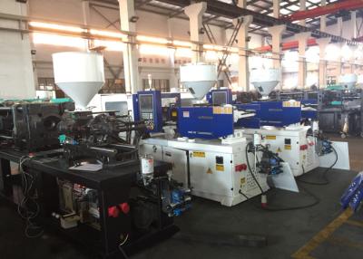 China Wide Platen PET Injection Moulding Machine 90T Accommodate 8 - 48 Cavity Molds for sale