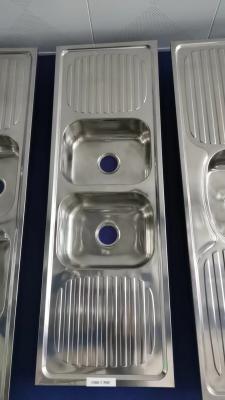 中国 忙しい食品施設のための排水板付きの商業級キッチンシンク 販売のため