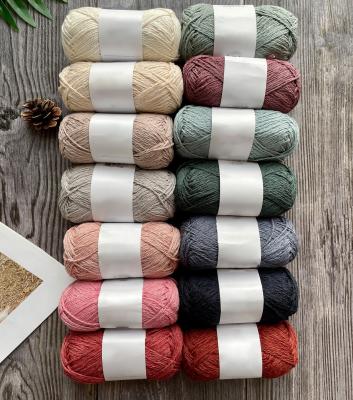Chine Le coton a mélangé le fil de toile de bande résistant à l'usure pour le tricotage à la main à vendre