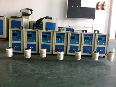 Chine Équipement de fonte d'induction monophasé, machine de chauffage à haute fréquence 35A à vendre