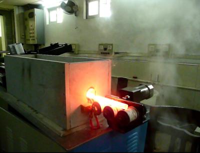 Chine équipement de traitement thermique commercial de l'induction 100KW pour le chauffage de barre d'acier à vendre