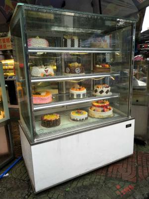 China Hohe der drei Seiten-vertikale Kuchen-Anzeigen-Glaskühlvorrichtung/kühlte Verkaufsmöbel zu verkaufen