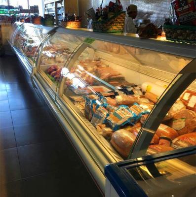 China Fan refrigerada que refresca el refrigerador fresco de la exhibición del carnicero con las ruedas 220V en venta