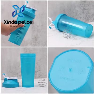 China Large Disposable Plastic Shaker Cup With Easy-Squeeze Handle Classic Measuring Scale for sale