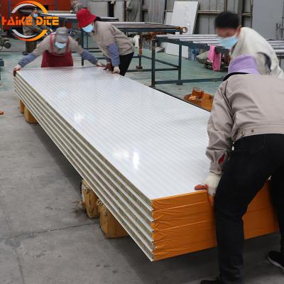 China Rock Wool Sandwich Panel 0.3-0.6mm Steel Plate Flexural Strength 0.2MPa for sale