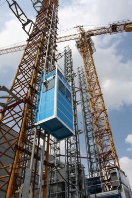 中国 オーストラリアの起重機の市場のタワー クレーンの取付けのためのラック・ピニオンの起重機で運転されるタワー クレーンのためのエレベーターの上昇 販売のため