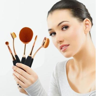 China Die Schönheits-Zahnbürste, die Make-up schaut, bürstet Rosen-Goldgesichts-Make-upbürsten-Satz zu verkaufen