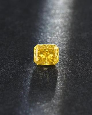 China HPHT Fancy Vivid Yellow Diamond Man Made Radiant Cut 2.09ct IGI Certificated for sale