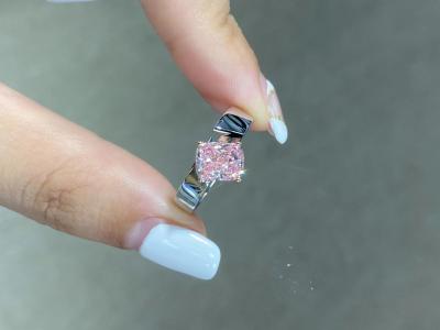 China Unisex Laboratorio Creado Rosa Diamante sintético Cushion Forma IGI Certificado Anillo de moda en venta