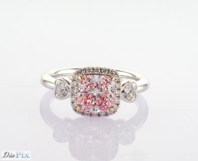 China Custom Lab Grown Diamond Rings Three Stone Style Main Stone 1.61ct Fancy Pink Cushion Cut Te koop