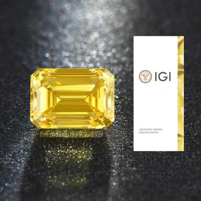 Cina HPHT Emerald Cut Man Made Yellow Lab Diamonds 1ct-1.35ct Per Anelli in vendita