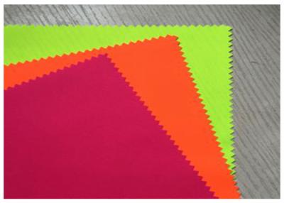 Chine Sergé tissé par coton orange fluorescent mince 32X21 de tissu pour l'habillement de costume à vendre
