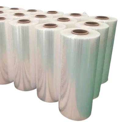 China Película de embalagem de paletes em rolos de 50 μM de PE retráctil transparente de grande dimensão à venda