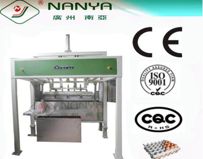 China bandeja del huevo del moldeado de la celulosa 600pcs/h que hace la máquina/el papel usado que reciclan la máquina en venta