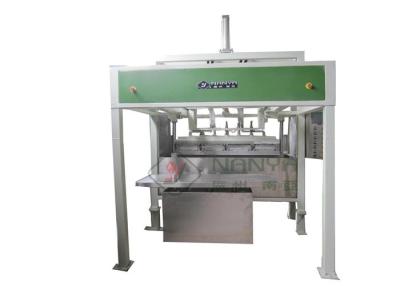Chine Plateau d'oeufs de pulpe de bâti/carton de papier semi-automatiques d'oeufs formant la machine/2000Pcs/H à vendre