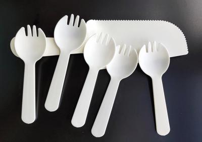 中国 OEM PLAの使い捨て可能なプラスチック食事用器具類は平皿類の食事用器具類を置く飛行スプーンのフォークおよびナイフのキットを詰める 販売のため