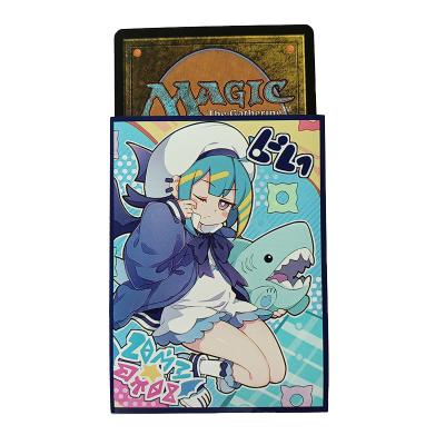 China Cartão de arte de anime personalizado tcg mangas de polipropileno para cartão colecionável de personagem à venda