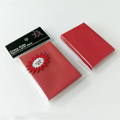 China Easy Shuffling Card Sleeves Red 66x91mm Playing Card Protector Sleeves SGS for sale