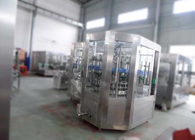 China 3 en 1 máquina de rellenar automática 13500BHP del zumo de fruta con control de la pantalla táctil en venta