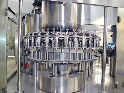 China Vollautomatische Füllmaschinen 1000-30000BPH der Flaschen-SUS304 für Korn-Saft zu verkaufen