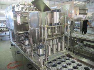 China Máquina de engarrafamento automática Monobloc do suco 3 In1/máquina de enchimento da água garrafa do animal de estimação à venda