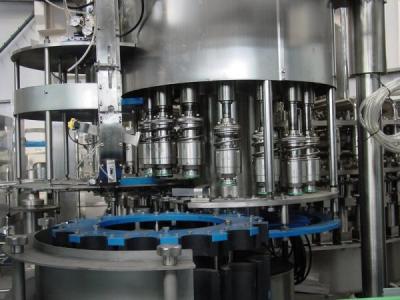 China Equipamento de engarrafamento tampando do suco da pequena escala de 12 cabeças/máquina de engarrafamento plástica à venda