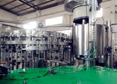 Chine Machine de remplissage liquide de boisson de la fiole SUS304, machine de remplissage carbonatée de boisson à vendre
