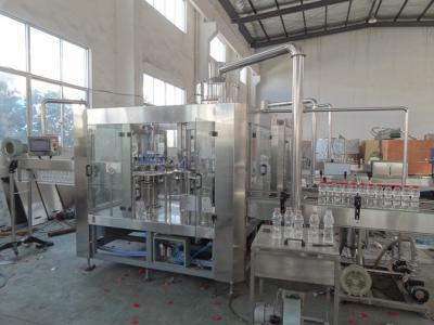 China Equipamento de engarrafamento líquido automático completo do suco da máquina de enchimento 4000BPH de Monoblock à venda