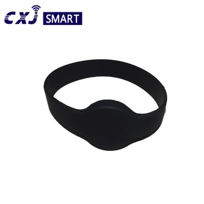 China Colorful RFID NFC Bracelet , 13.56mhz RFID Silicone Wristband Waterproof for sale