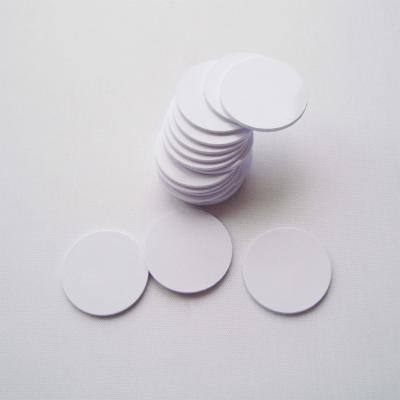Chine NFC de l'ANIMAL FAMILIER dur RFID de PVC étiquette sur la pièce de monnaie Iso15693 de surface métallique protège contre les intempéries à vendre