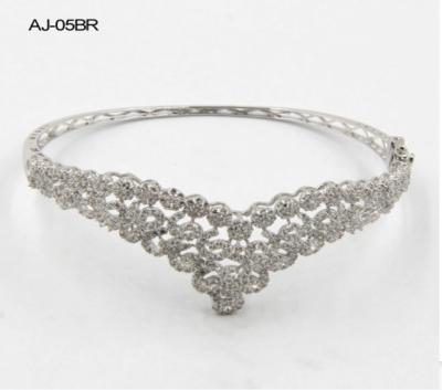Chine bracelets de bracelet de Bulgari de couronne de 9.57g 925 Sterling Silver Bangles Inverted Triangle à vendre
