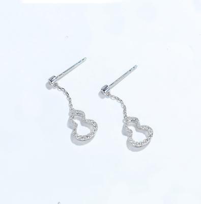 China Silver Color 18K Gold Diamond Dangle Earrings 1.0g Gourd Shaped Engagement Gift for sale