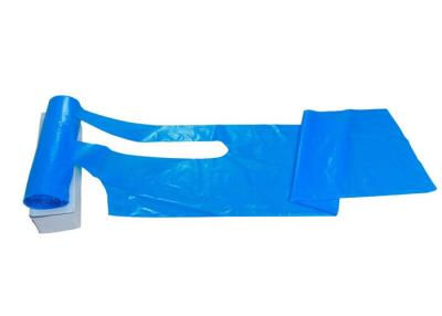 中国 防水病院医院のために詰まる使い捨て可能なプラスチック エプロン ロール 販売のため