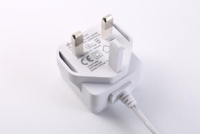 中国 USB普遍的なAC DC電源のアダプター6W 5V 6V 9V 12Vの黒の白い色 販売のため