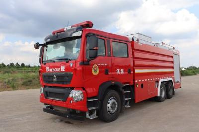 Chine PM180/SG180 HOWO Cisterne à eau Camion de pompiers Véhicule de sauvetage lourd 1MPa 10kW/T à vendre