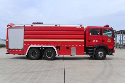 Chine PM180/SG180 HOWO moteur de sauvetage à l'eau moteur de pompiers réservoir d'eau Sinotruk 10180MM 15000L à vendre