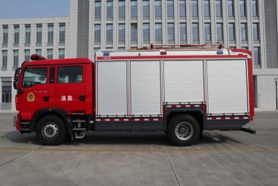 China 6 Persons Foam Fire Engine Fire Equipment Truck 8800 X 2540 X 3700MM for sale