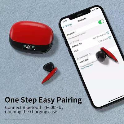 China Auriculares de botón inalámbricos verdaderos de los auriculares de botón TWS Bluetooth con los auriculares de control de tacto de Bluetooth de la llamada del claro de Mics con el bajo en venta