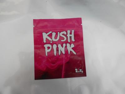 中国 草の香のジッパーのポリ袋 2.5g のピンク KUSH のブレンドのポプリ 販売のため