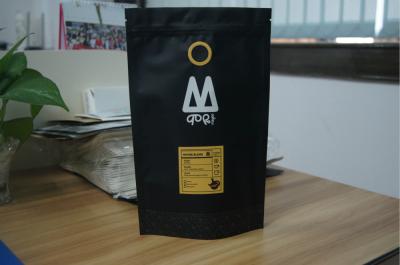 中国 アルミ ホイルのコーヒー バッグを包む薄板にされた無光沢の黒いティーバッグ 販売のため