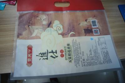 China Suface mate OPP/bolsas plásticas del arroz de NY/del PE 5kg que empaquetan con la manija en venta