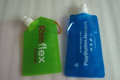 Chine Sac flexible vert-bleu pour le sachet liquide/en plastique pour le liquide avec le logo d'impression à vendre