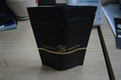 Chine Les sacs à thé de papier d'aluminium empaquetant/tiennent le sac de café en plastique noir de Matt avec la serrure de fermeture éclair à vendre