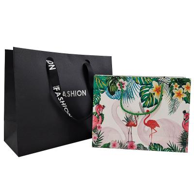 China Customized Branded Logo Luxury Black Paper Apparel Packaging Gift Shopping Bag Paper Packaging à venda