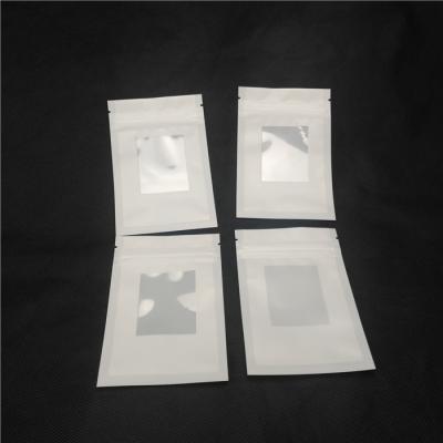 Китай Черные тексты напечатали предпосылку мешков упаковки украшений белую для пакетов Эарингс браслета продается