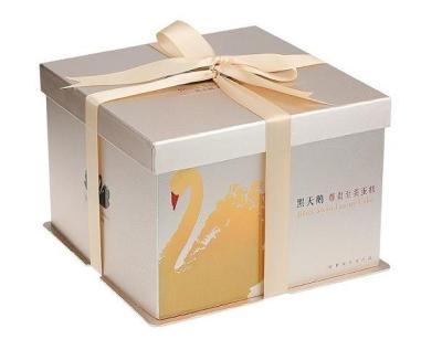 China Delicate Cake Paper Box Packaging With Ribbon And Customized Picture for sale