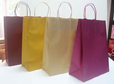 China Púrpura/amarillo/empaquetado de la bolsa de papel de Brown respetuoso del medio ambiente con el logotipo elegante en venta