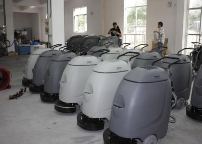 China Electronic Walk Behind Automatic Scrubber Floor Machine With 17 Inch Single Brush for sale