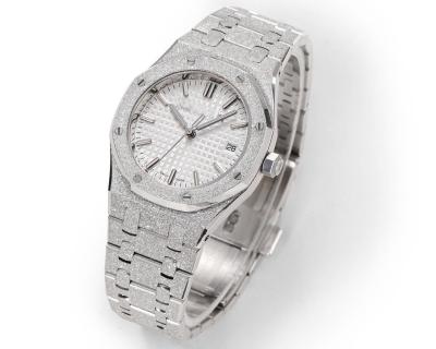 China Reloj de pulsera de moda de diamante con esfera blanca de 20 mm de ancho en venta